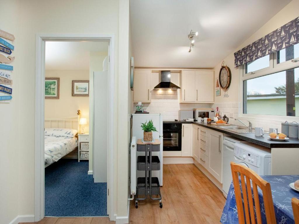 Sunnydaze-Detached Chalet With 2 Bedrooms And 2 Bathrooms And Private Parking Outside Door Dartmouth Luaran gambar